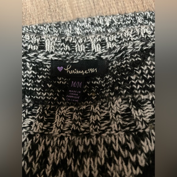 Black & white crop sweater - Picture 2 of 2